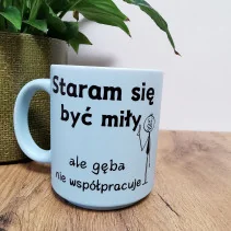 Pastellbecher „Ich versuche nett zu sein, aber mein Mund will nicht mitmachen“ 330 ml