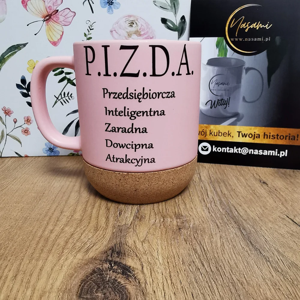 Kubek 330ml z wieczkiem i korkowym spodem "P.I.Z.D.A - Pizda"
