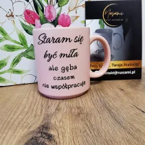 Kubek Pastelowy Staram się być miła ale gęba nie współpracuje 330ml