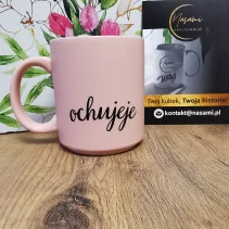 Pastellbecher mit der Aufschrift Ochujeje 330ml