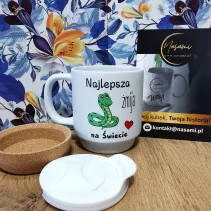 Kubek 330ml z wieczkiem i korkowym spodem "Najlepsza żmija na świecie"