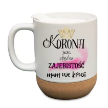 330ml Becher mit Deckel und Korkboden "Corona ist unnötig, Großartigkeit liegt mir im Blut"