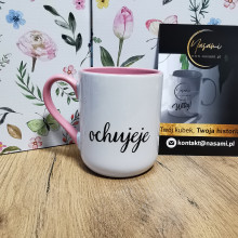 Kubek z napisem "Ochujeje"