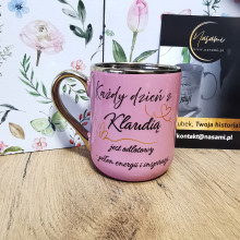 Edle Tasse „Jeder Tag mit Klaudia ist großartig – voller Energie und Inspiration.“ – 330 ml / 400 ml