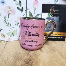 Edle Tasse „Jeder Tag mit Klaudia ist großartig – voller Energie und Inspiration.“ – 330 ml / 400 ml