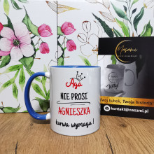 eine Tasse mit der Aufschrift "Aga fragt nicht, Agnieszka verlangt verdammt nochmal!" das perfekte Geschenk